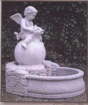 Fontana con angelo su palla