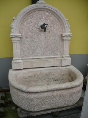 Fontana muro rustica