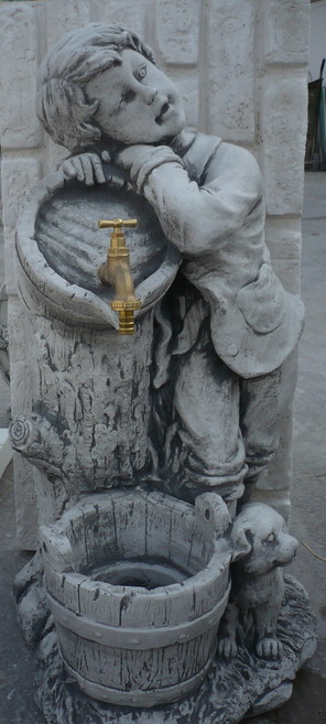 Fontana rubinetto con bimbo